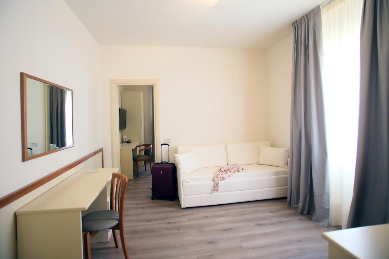 ויאסטה Hotel Le Ginestre Family & Wellness מראה חיצוני תמונה