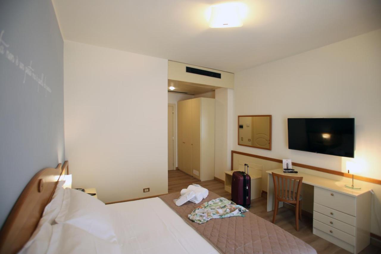 ויאסטה Hotel Le Ginestre Family & Wellness מראה חיצוני תמונה