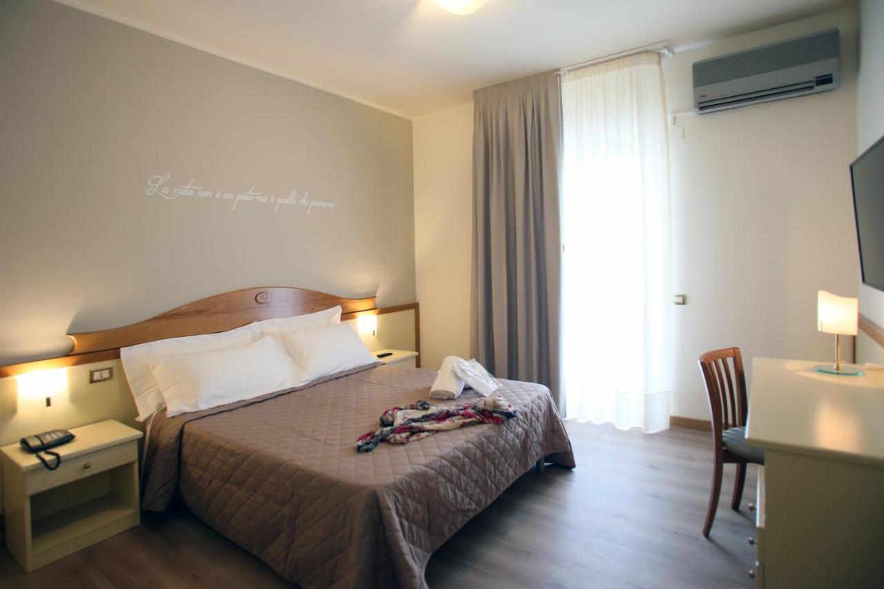 ויאסטה Hotel Le Ginestre Family & Wellness מראה חיצוני תמונה