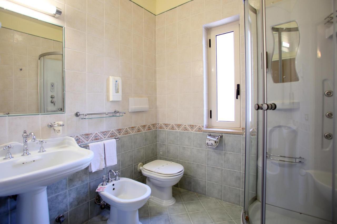 ויאסטה Hotel Le Ginestre Family & Wellness מראה חיצוני תמונה