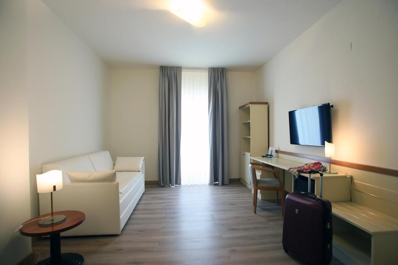 ויאסטה Hotel Le Ginestre Family & Wellness מראה חיצוני תמונה