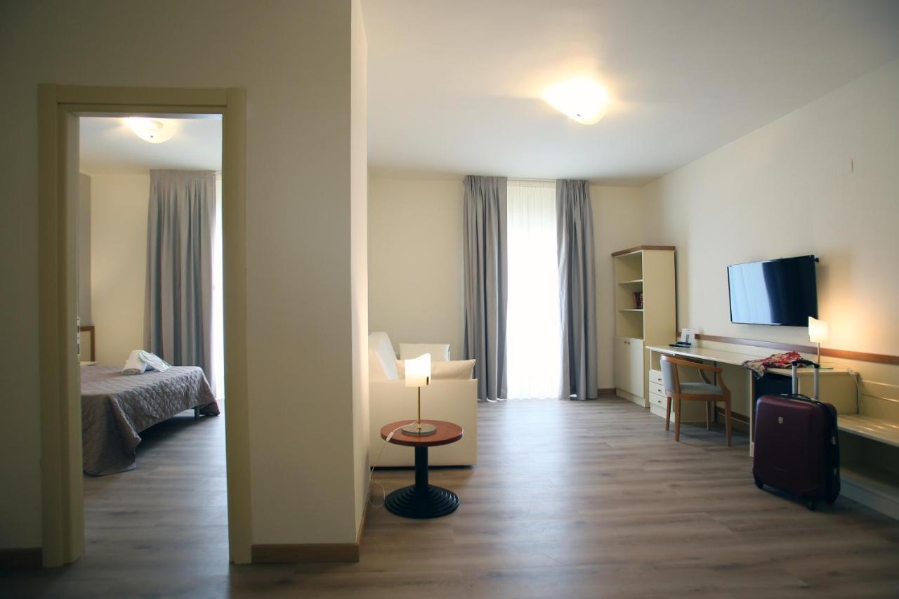 ויאסטה Hotel Le Ginestre Family & Wellness מראה חיצוני תמונה