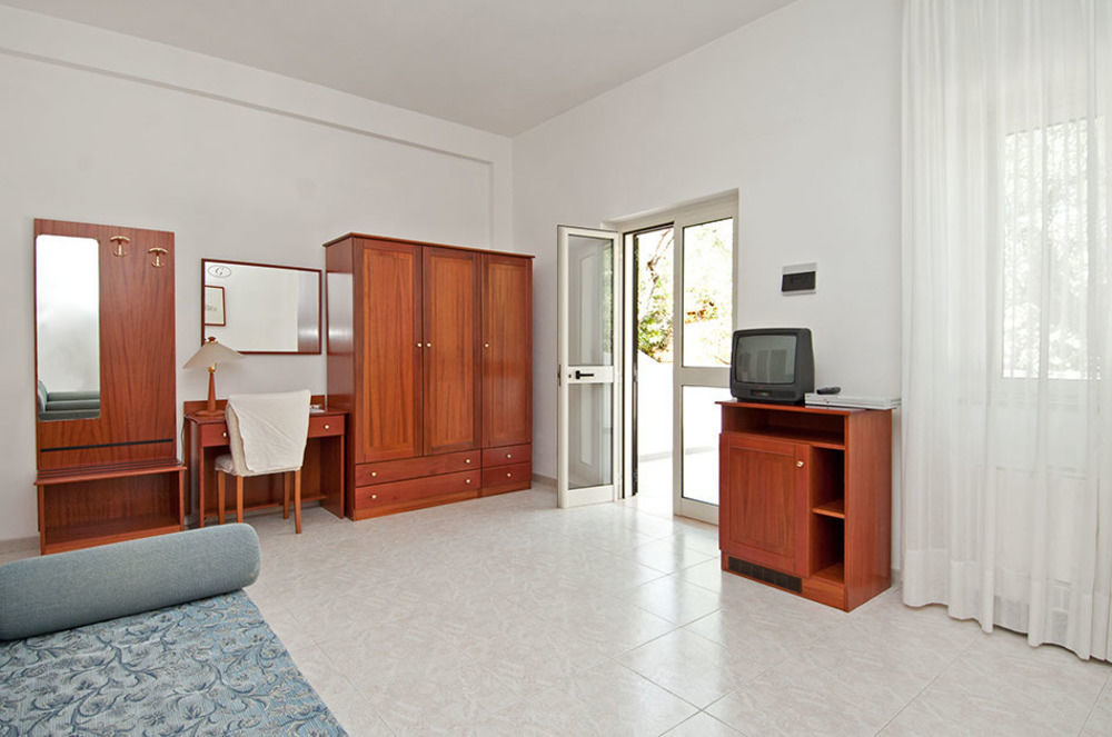 ויאסטה Hotel Le Ginestre Family & Wellness מראה חיצוני תמונה