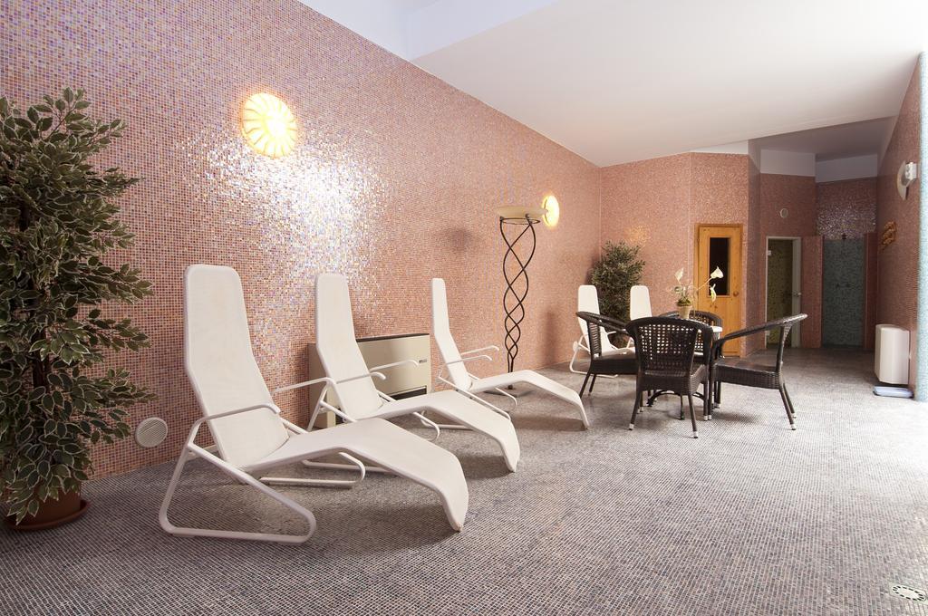 ויאסטה Hotel Le Ginestre Family & Wellness מראה חיצוני תמונה